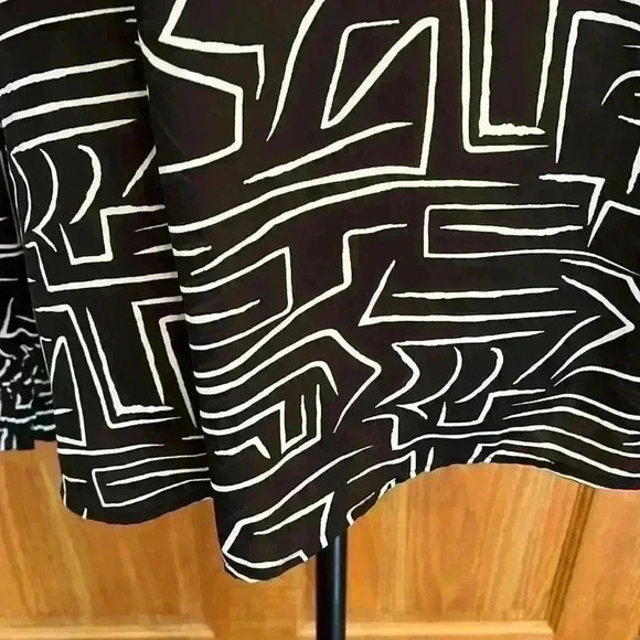 Worthington Black and White Smocked Cuff Long Sleeve V Neck Blouse Size L - Picture 4 of 9